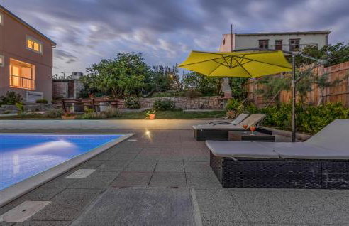 Gorgeous Apartment In Stara Vas - Photo 13