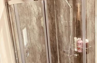 Stunning Stylish & Spacious Ground Floor Apartment, Kidderminster - Foto 23