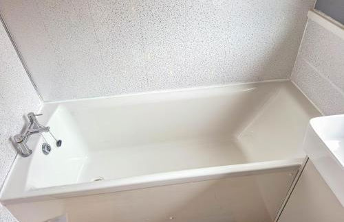 3 Bed - Sleeps 4 - Free Parking - Private Garden - Photo 10