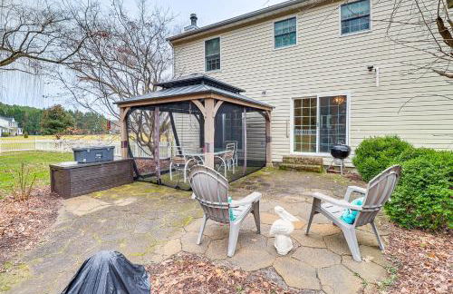 Spacious Trappe Getaway with Outdoor Pool and Gazebo! - Foto 28