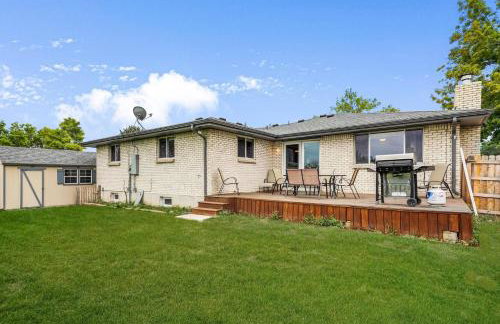 Arvada Retreat + 6 BD + Movie Theater - Photo 27