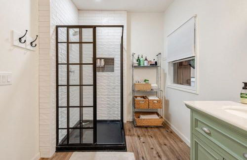 River Access at Blanco River, Charming Big Cottage - Foto 9