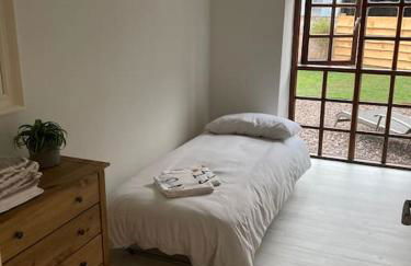 Light & Airy Vaulted Barn Conversion with a View - Photo 27