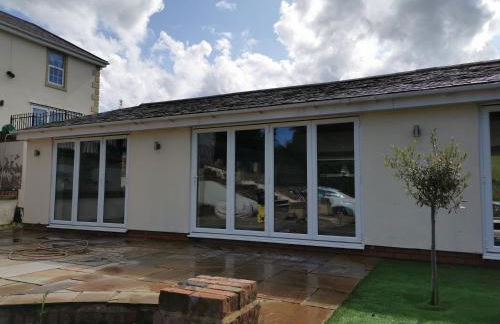 Couples Country Escape includes Private Indoor Pool and Hot tub in North Wales - Foto 8