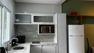 Studio com Garagem, Térreo com Acesso privativo e WIFI, a 5 Minutos do Centro - Foto 2