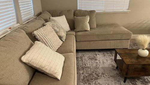 Placid Vibe Spacious 7-BR with Free Parking - Foto 2