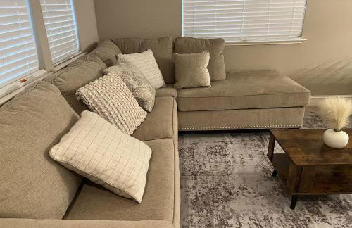 Placid Vibe Spacious 7-BR with Free Parking - Foto 2