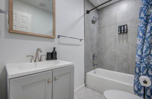 4-BD Mid-Modern Century with Firepit & Playground - Foto 23