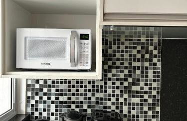 Apartamento em Condomínio Beverly Hills Praia de Vista Linda - Bertioga com Estacionamento e Piscina - Foto 5