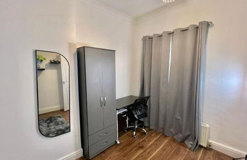 Comfortable Home From Home Bolton Central - Sleeps - 10 - Photo 45