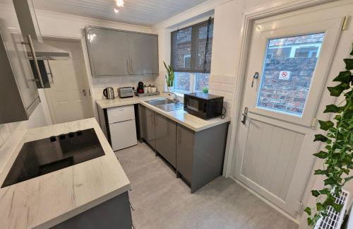 The Heritage Hideaway - King bed, Free parking, Walk to c-centre & Hospital - Foto 10