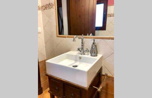 GATU PREMIUM Villa Lurberri piscina privada, 4 dormitorios, 2 baños, parking , jardines, " Preferente mayores de 25 años y familias " ín y barbacoa - Foto 57