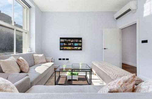 Two Modern Central London Apartments with AC Near Big Ben & Buckingham Palace - Photo 12