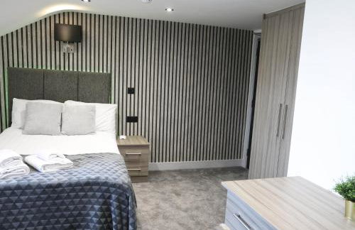 Modern 4 BR flat with 4 ensuites in central Reading - Photo 23