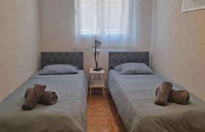 Sunny Penthouse with Large Terrace - Walk to Beach PMT25 - Photo 12
