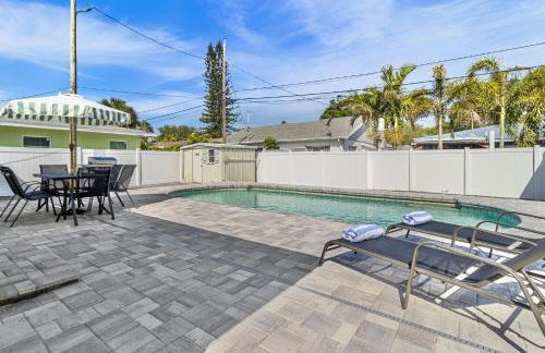 Madeira Beach House Fall Special! Private Heated Pool & Steps to Beach! - Photo 19