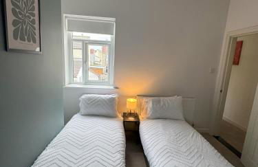 Stylish 3 Bed House in Fratton with Garden & Parking, Sleeps 6 - Foto 16