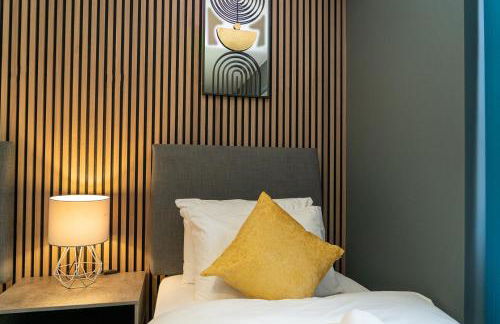 Free Parking New Modern Gem in Harrow - Photo 29