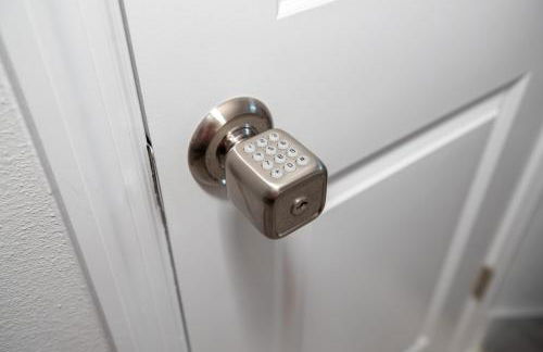 Pet Friendly Modern Zen Studio Retreat W/ Hot Tub! Home by RedAwning - Foto 72