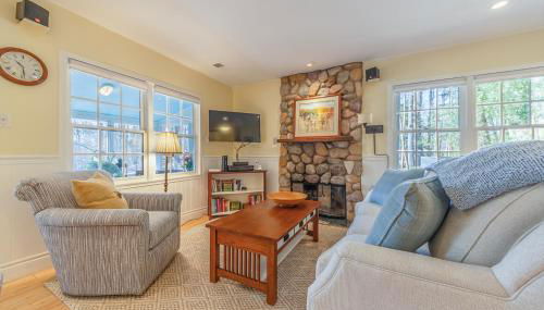 Little Stuga - Cute cozy cottage - minutes from downtown and Oval Beach! - Photo 5