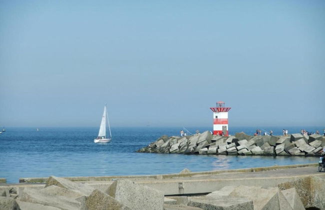 Stylish Harborfront Escape - Photo 17