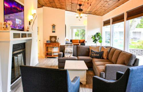 Newly Renovated! Old Homestead Beach Home - Foto 1