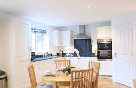 Spacious 4 Bedroom Home with Garden in Bedford - Foto 36