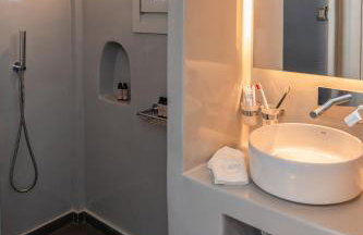 G & W Suites - Photo 14