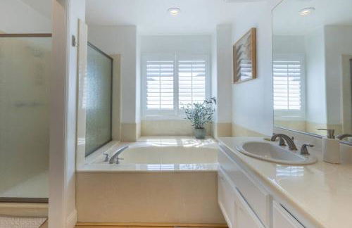 Hilltop Home with Private Pool and Spa - Foto 21