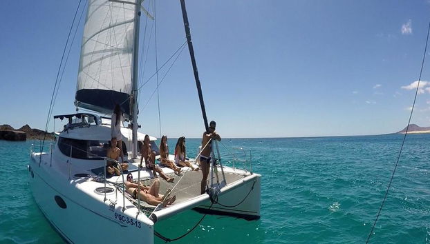 Navigation en catamaran vers l'île de Lobos au départ du port de Corralejo - Photo 4