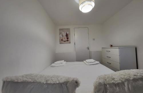 Central 5BR Retreat - Walk to Tube, Explore London - Photo 30