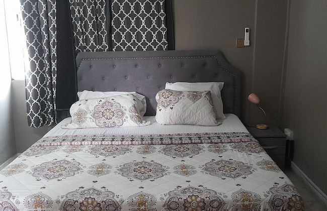 1 Bed Sleeps 2 Apartment - Free Parking - Tv - Photo 2