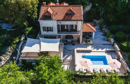 City Beach Villa with Pool and Sea View - Foto 2