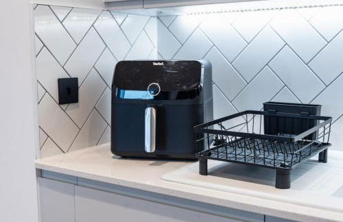 Luxury 2 Bed Apartment, with a balcony city & canal view in Manchester City Centre! - Foto 14