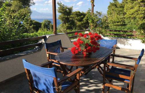 ILIOCHARI sea view apartments Oropos - Kalamos - Foto 1