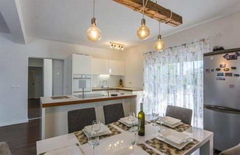 Cozy Home In Prkos With Jacuzzi - Foto 4