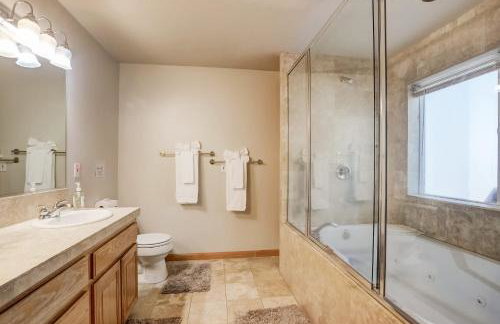 Montgomery Estates Bliss - Hot Tub, Pets, Family Fun! - Foto 57