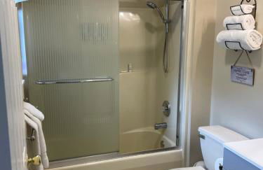 Spacious Pocono Home with Hot Tub and Fire Pit - Foto 16