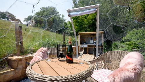 Luxury Coastal Shepherds Hut with hot tub, dining dome & a 5 Minute Walk to Pubs and Village - Foto 3