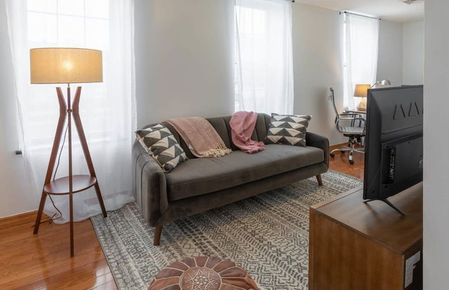 Stairway 3BR Apt w W D Ideal for Groups - Foto 7