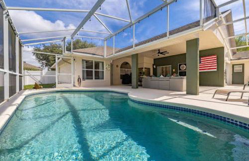 Modern Retreat Pool and Game Room - Foto 79