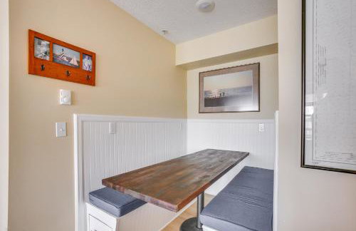 Gorgeous Onekama Condo with Pool and Lake Access! - Foto 8