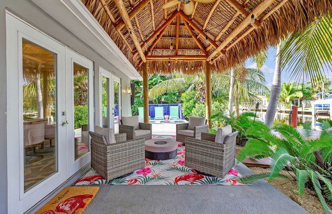 Flirty Flamingo Colorful Waterfront Escape w Pool - Foto 21