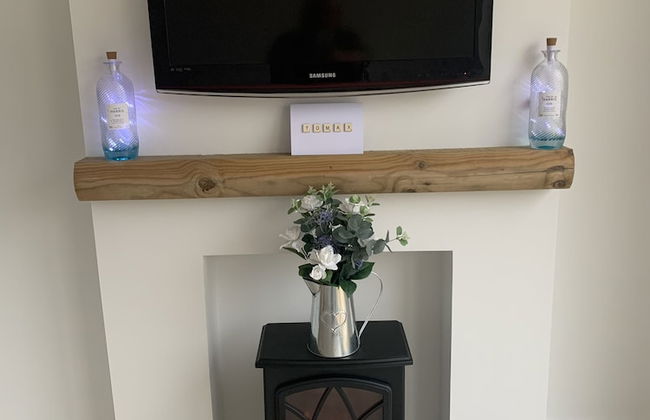 Charming 2-bed Cabin in Inverness, Scotland - Photo 5