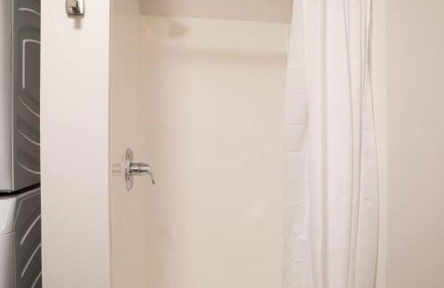 Deer District Studio Apt - One Block from Fiserv and Baird - Foto 13