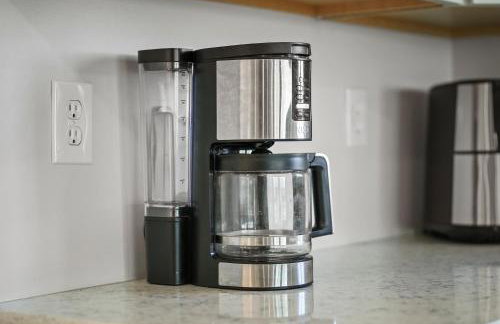 Lakefront - Spacious Family Getaway with Dock! - Foto 17