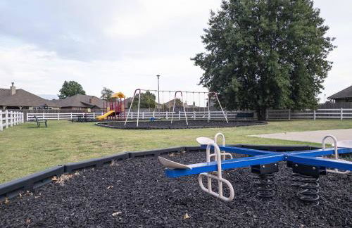 Your Family’s Home Away from Home w/ No Extra Fees - Foto 65