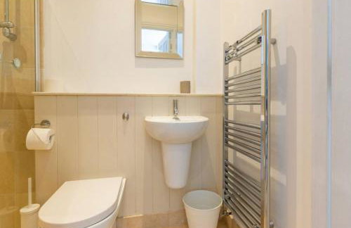 Spacious 3 bed, Parking, Long stays welcome, Relocators, Families, Contractors - Foto 9