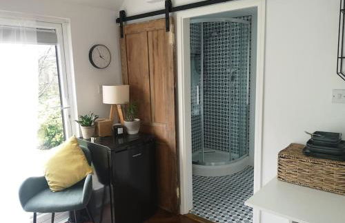 Stylish apartment in Horsham with parking and own entrance - Foto 12