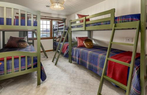 Luxury Log Cabin w Beach & Dock Sleeps 12 - Photo 24